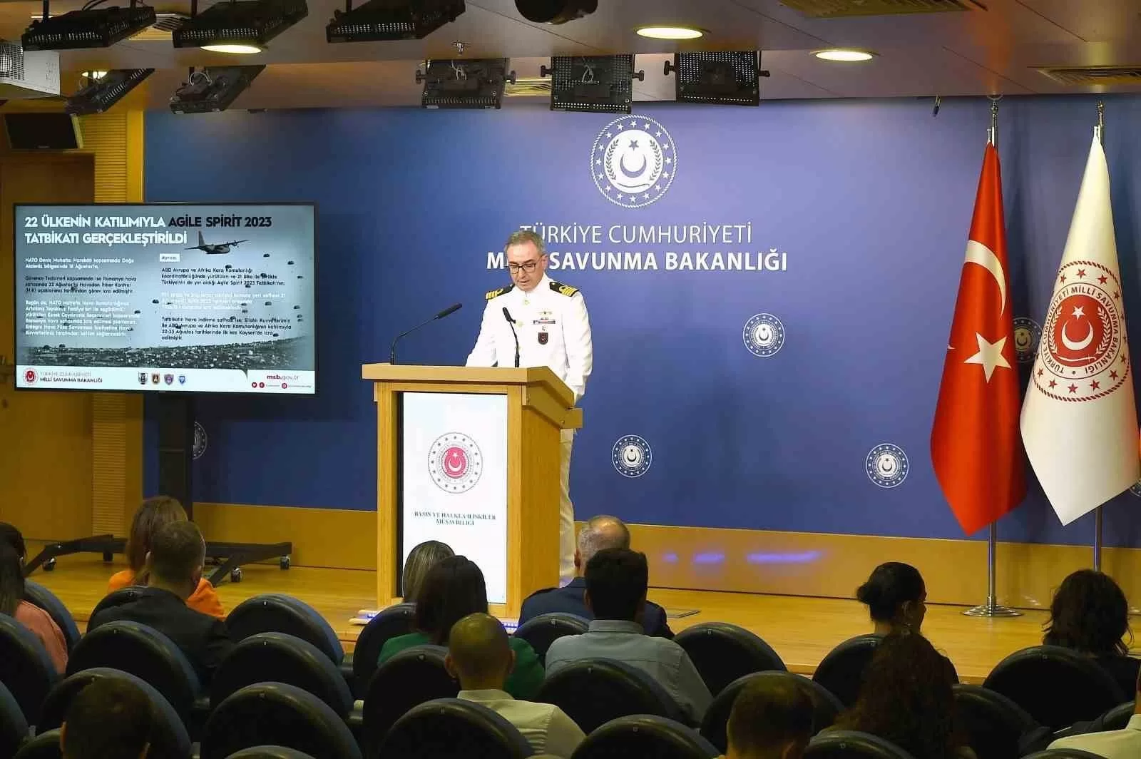 Milli Savunma Bakanlığı tarafından basın bilgilendirme toplantısı düzenlendi. Bakanlıkta gerçekleştirilen