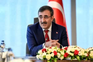 Cumhurbaşkanı Yardımcısı Cevdet Yılmaz, hayat pahalılığının üstesinden geleceklerini vurgulayarak “Enflasyonla