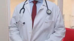 Bakan Koca iddialara ilişkin, “Türkiye, vatandaşı olmayan tek hekimi bile