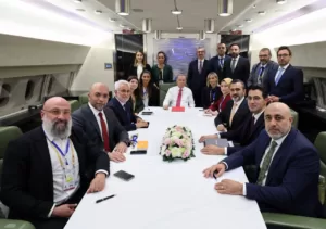 Cumhurbaşkanı Erdoğan uçakta önce gazetecilere Nahçıvan ziyaretini değerlendirdi. Değerli Basın