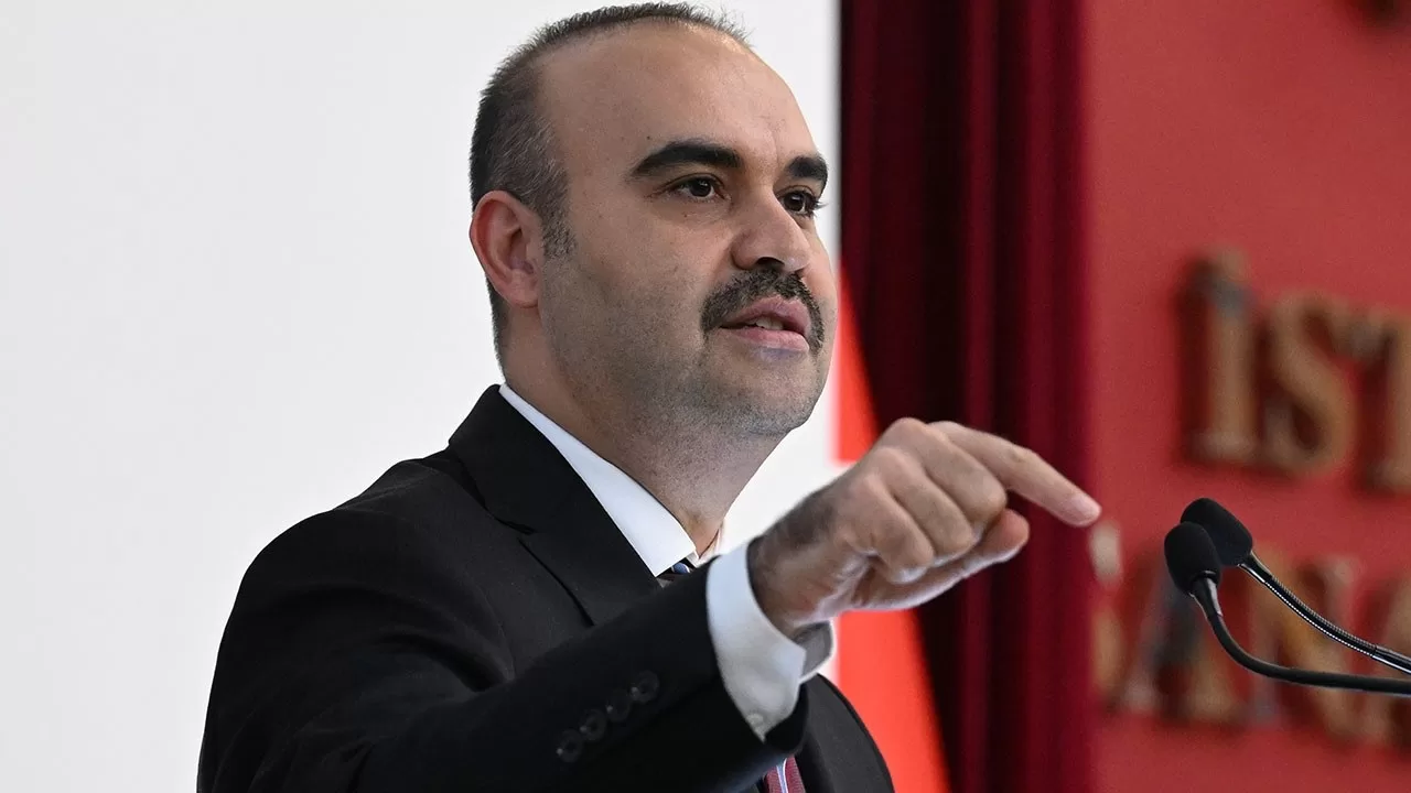 Sanayi ve Teknoloji Bakanı Mehmet Fatih Kacır, öğrencilere vergisiz telefon