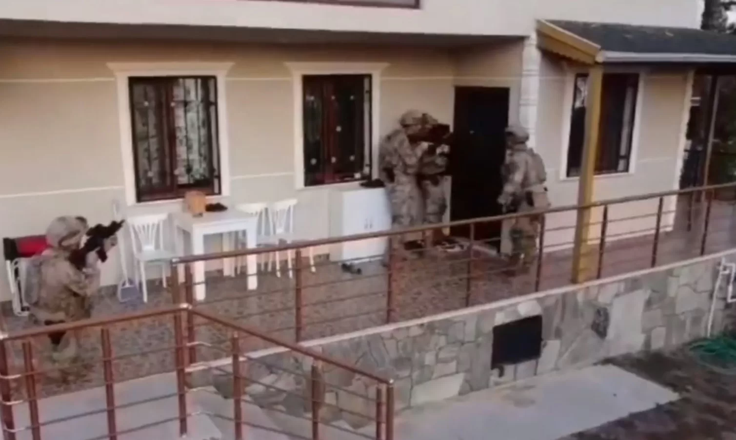 İçişleri Bakanı Ali Yerlikaya, İnegöl Terkinler çetesinin çökertildiğini açıkladı. Bakan