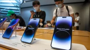 Çin’deki yasaklama kararı Apple hisselerini zarar ettirdi. Şirket, yasak kararı
