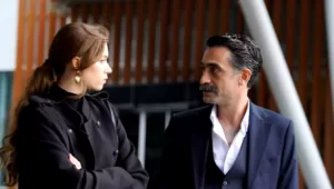 Diren Polatoğulları, Türk tiyatro, sinema ve dizi oyuncusudur. 12 Şubat