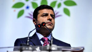 Selahattin Demirtaş, Türkiye’de siyaset yapan bir avukat ve eski Halkların