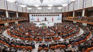 8. Yargı Paketi’nde yer alan emekli bayram ikramiyesinin 3 bin
