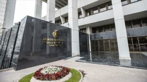 TCMB ekonomistleri Aslıhan Atabek Demirhan, Muhammed Bahça ve Simin Bayraktar