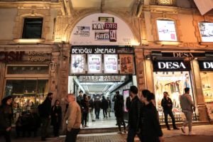 Ekonomik sıkıntılar nedeniyle kapanan Türkiye’de bağımsız sinemanın kalbi olarak görülen