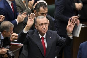 Cumhurbaşkanı Recep Tayyip Erdoğan, Almanya dönüşü uçakta gazetecilerin sorularını cevapladı.