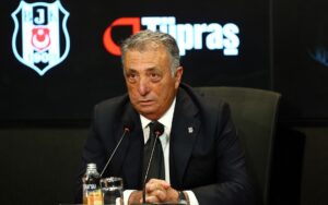 Beşiktaş Kulübü Başkanı Ahmet Nur Çebi düzenlediği basın toplantısında, olağanüstü