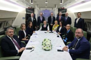 Cumhurbaşkanı Recep Tayyip Erdoğan, Özbekistan ziyaretinin ardından uçakta basın mensuplarının