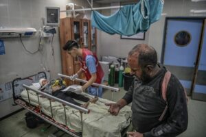 İsrail ordusu, Gazze’nin en büyük hastanesi olan Şifa Hastanesi’ne Hamas