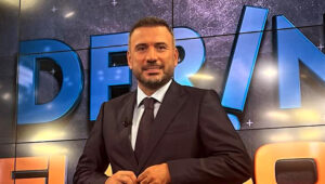 Ertem Şener, Türk spor spikeri ve sunucu olarak tanınan bir
