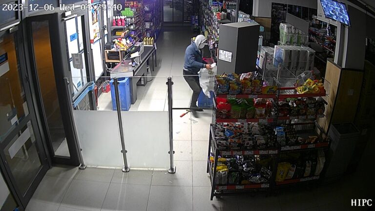 Marketten 30 bin liralık ürün çaldı, enselenip tutuklandı!