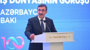 Resmi temaslarda bulunmak üzere Azerbaycan’ın başkenti Bakü’ye gelen Cumhurbaşkanı Yardımcısı