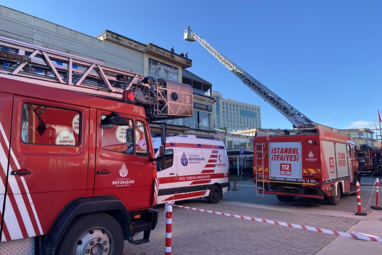 Viaport’ta korkutan yangın! İtfaiye ekipleri müdahale etti