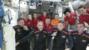 Türk, İspanyol-Amerikan, İtalyan ve İsveçli olmak üzere çok uluslu Ax-3