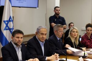 İsrail Başbakanı Binyamin Netanyahu, kabine toplantılarında konuşulan ve yaşanan olayların