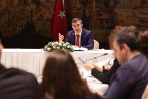 Cumhurbaşkanı Yardımcısı Cevdet Yılmaz, ekonomi gündemini değerlendirmek ve Orta Vadeli