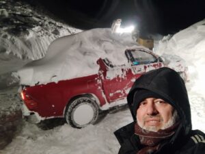 Gürcistan sınırında bulunan 1900 rakımlı Camili (Macahel) Geçidi’nde kar kalınlığı