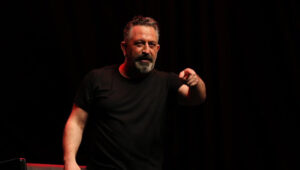 Cem Yılmaz, yeni stand-up gösterisi “CMXXIV” için biletlerin karaborsada satılmasına
