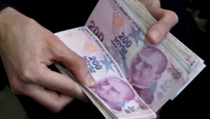 Emeklilere Cumhuriyet Bayramı nedeniyle dağıtılan 5 bin TL ikramiyenin ardından