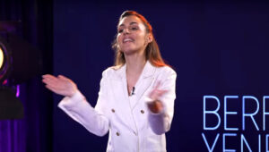 Sosyal medya fenomeni ve talk show sunucusu Berfu Yenenler, yeni