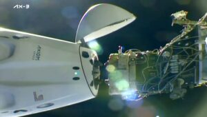 Alper Gezeravcı’nın da aralarında bulunduğu Ax-3 mürettebatını taşıyan Dragon kapsülü