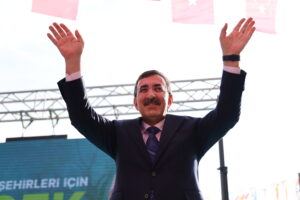 Cumhurbaşkanı Yardımcısı Cevdet Yılmaz, Adana’da AK Parti’nin ilçe belediye başkan