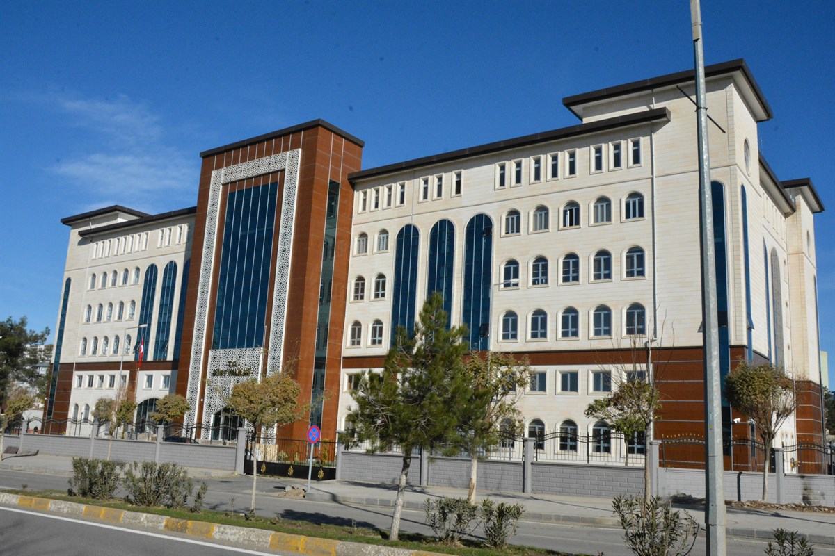 Siirt’te 9 günlük yasak Siirt Valiliğinden yapılan açıklamada; “Milli birlik ve beraberliğimizi zedeleyici provokatif