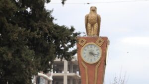 Depremlerin etkilediği Adıyaman’da kentin simgesi olan saat kulesinin etrafındaki 4