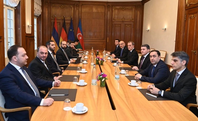 Azerbaycan ve Ermenistan arasında barış anlaşması müzakereleri Almanya’da devam ediyor.