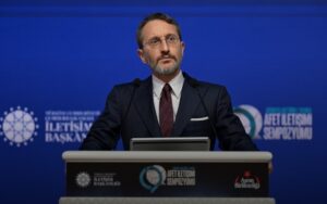 İletişim Başkanı Altun, sempozyumda yaptığı konuşmada hangi düzeyde olursa olsun