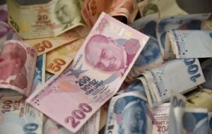 Geçtiğimiz günlerde emekliye bayram ikramiyesine yüzde 50 zam geldi. Böylece