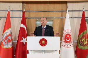 Cumhurbaşkanı Recep Tayyip Erdoğan, 4. Kolordu Komutanlığı’nda askerlerle birlikte iftar