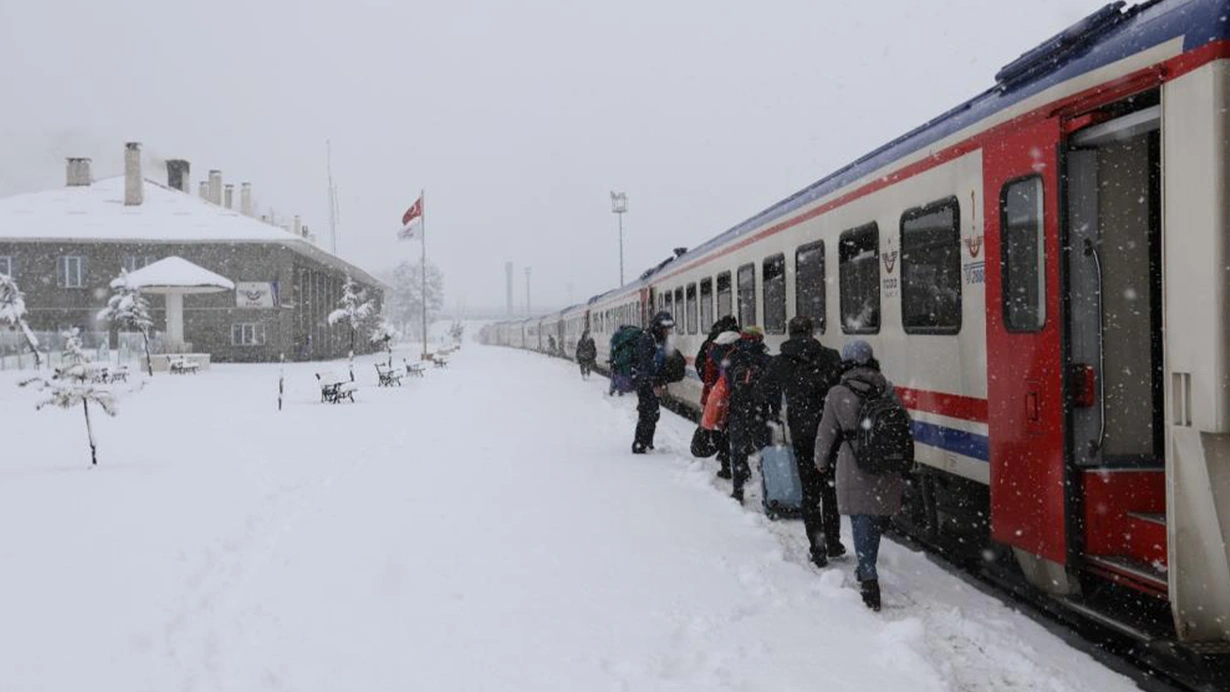 Ulaştırma ve Altyapı Bakanlığına bağlı TCDD (Türkiye Cumhuriyeti Devlet Demiryolları)
