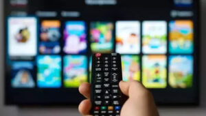 Televizyon kanalları, hafta sonunu evde geçiren izleyiciler için birçok dizi,