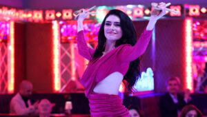 Hazar Ergüçlü yeni pavyon dans performansı İZLE! İnci Taneleri dizisi,