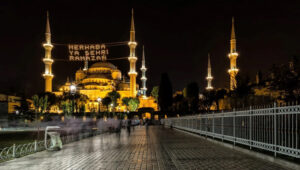 Yanaktan öpmek orucu bozar mı? Dudaktan öpmek orucu bozar mı?