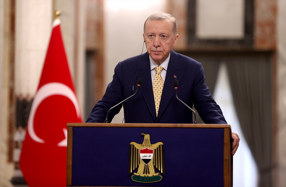 Irak’ta bulunan Cumhurbaşkanı Recep Tayyip Erdoğan, Başbakan Muhammed Şiya es-Sudani