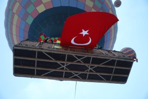 UNESCO Dünya Kültürel ve Doğal Miras Listesi’ndeki Kapadokya’da turistlerin Kapadokya’yı