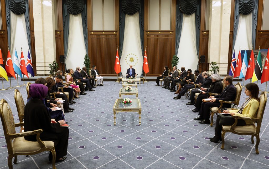 Cumhurbaşkanı Erdoğan'a 7 Ülkenin Büyükelçisinden Güven Mektubu