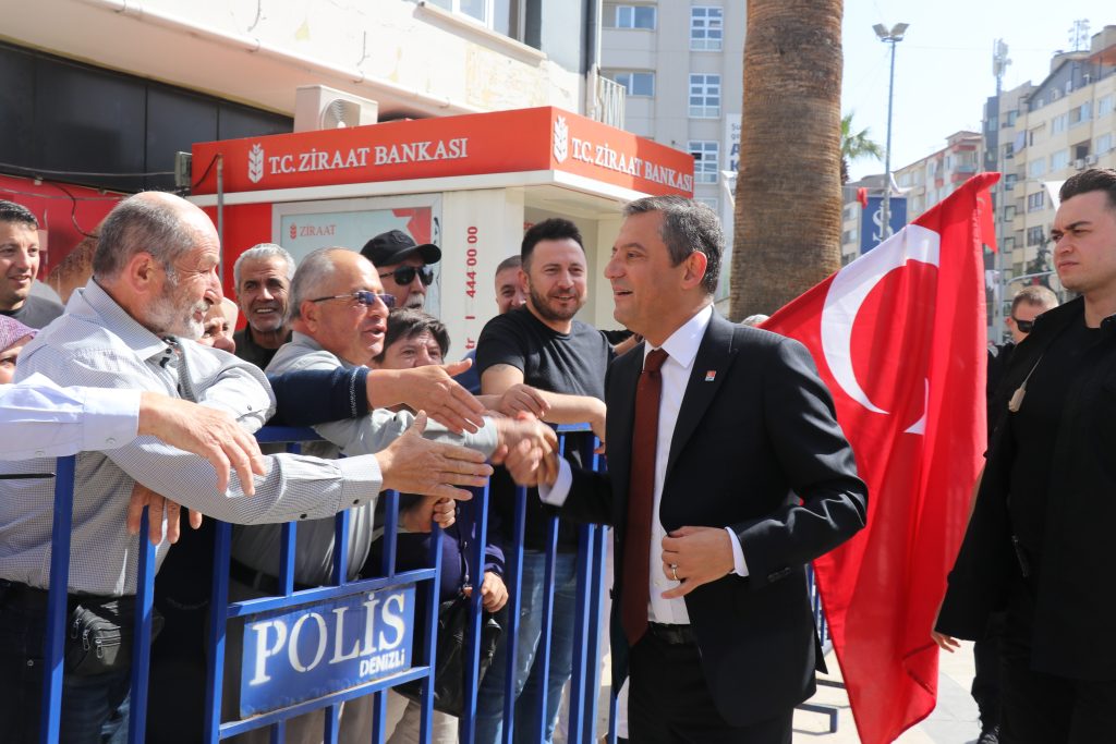 Özgür Özel Sözünü Tuttu: İl Başkanına Motosiklet Aldı