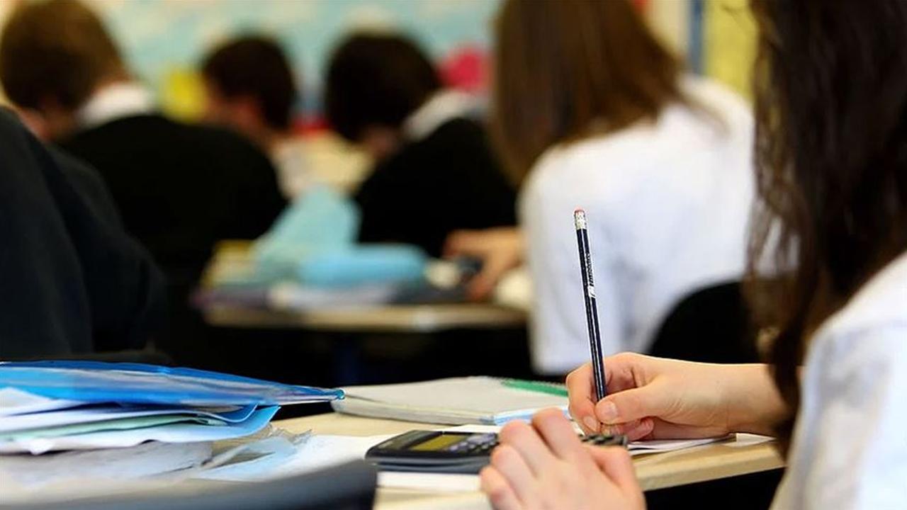 Yeni müfredata ilişkin sorularını yanıtlarken, çocukların 23 Nisan Ulusal Egemenlik