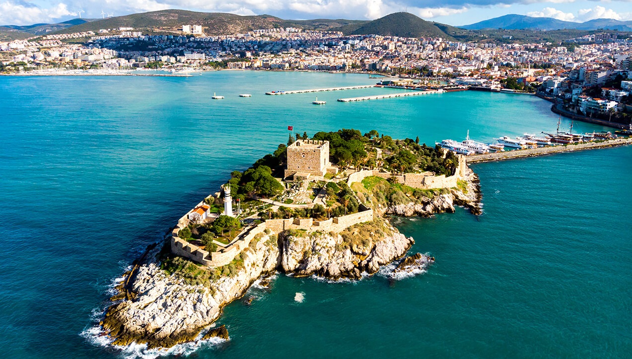 Ege’nin incisi Kuşadası’nda bayramda hareketlilik arttı. Tatilcilerin ve yerli turistlerin