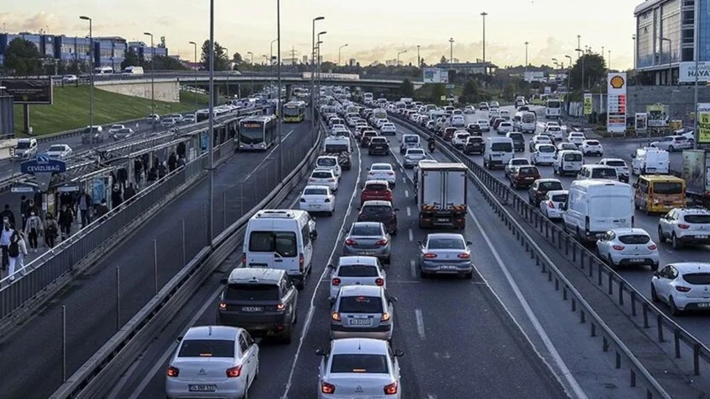 İstanbul Valiliği'nden Okulların İlk Gününe Saat Düzenlemesi