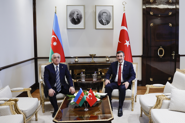 Cevdet Yılmaz, Azerbaycan Başbakanı Asadov İle Bir araya Geldi