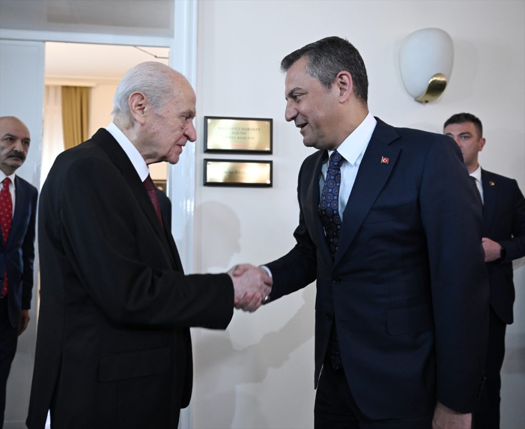 Siyasette Yeni Dönem: Bahçeli, Özel İle Görüştü