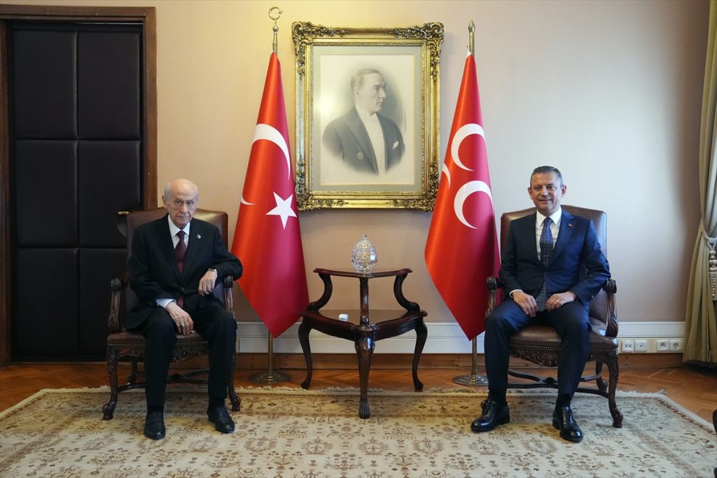 Siyasette Yeni Dönem: Bahçeli, Özel İle Görüştü