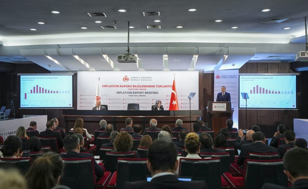 TCMB, Yıl Sonu Enflasyon Tahminini Yükseltti